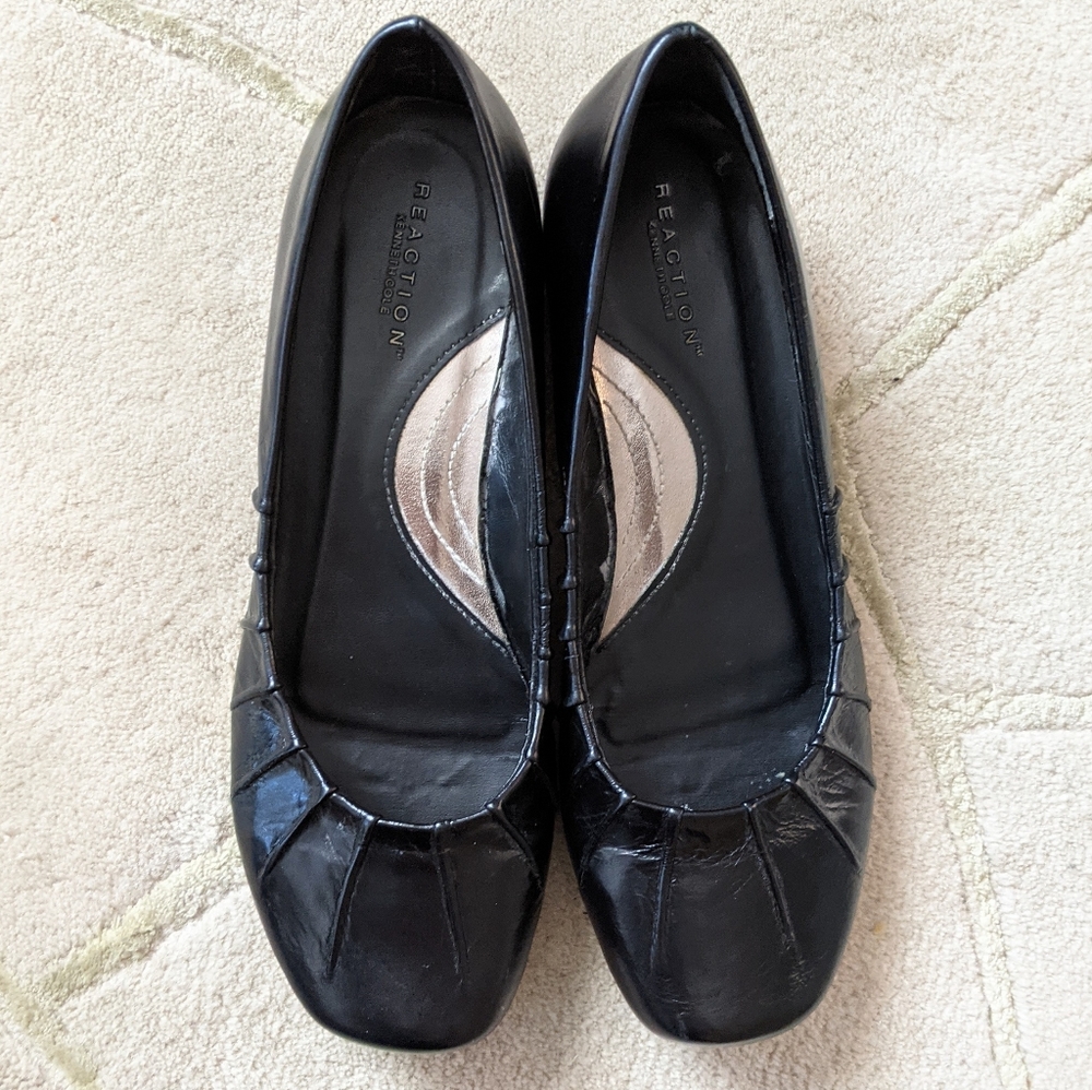 Kenneth Cole Reaction - black leather flats Sz 6.5